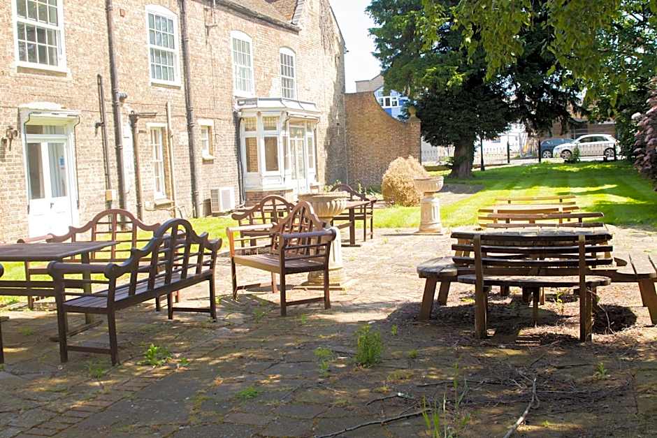 Oliver Cromwell Hotel