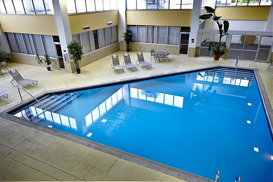 Ramada by Wyndham East Syracuse Carrier Circle