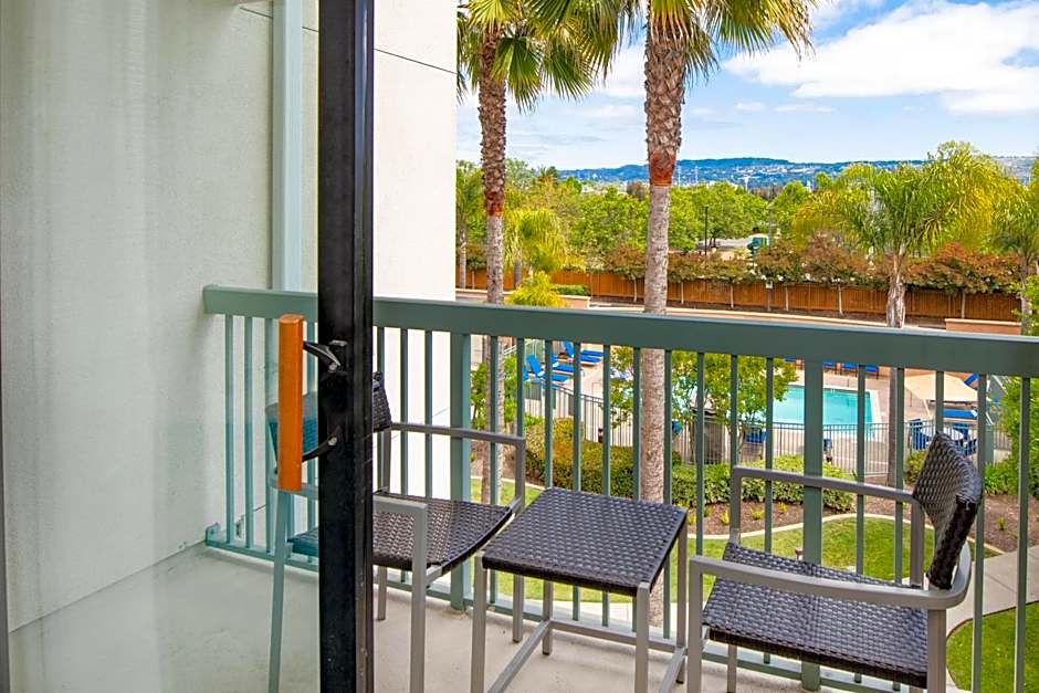 Courtyard by Marriott Oakland Airport