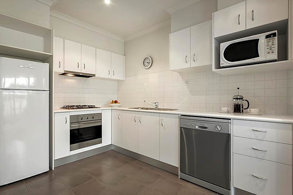 Quest Sanctuary Lakes Apartments