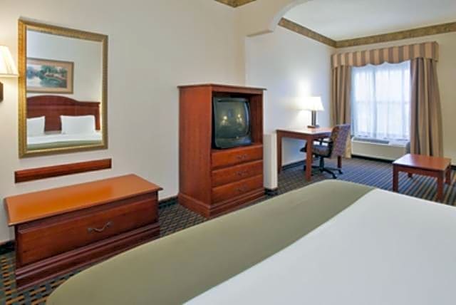 Holiday Inn Express Hotel & Suites Laurinburg by IHG