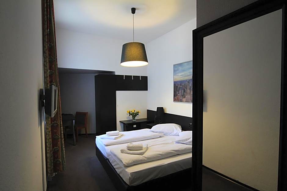 Carlton Hotel
