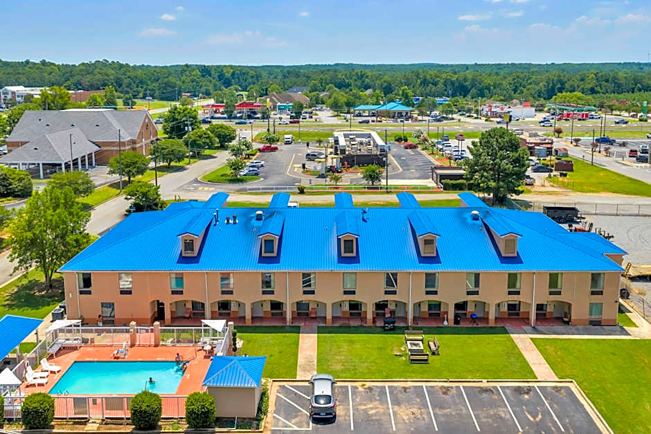Gray Inn & Suites