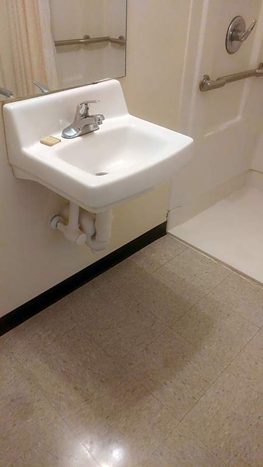 High Falls Inn & Suites