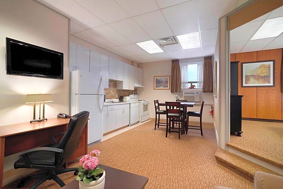 Days Inn & Suites by Wyndham Sault Ste. Marie ON