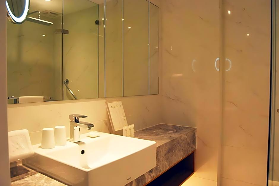 The Carlton (Taichung)