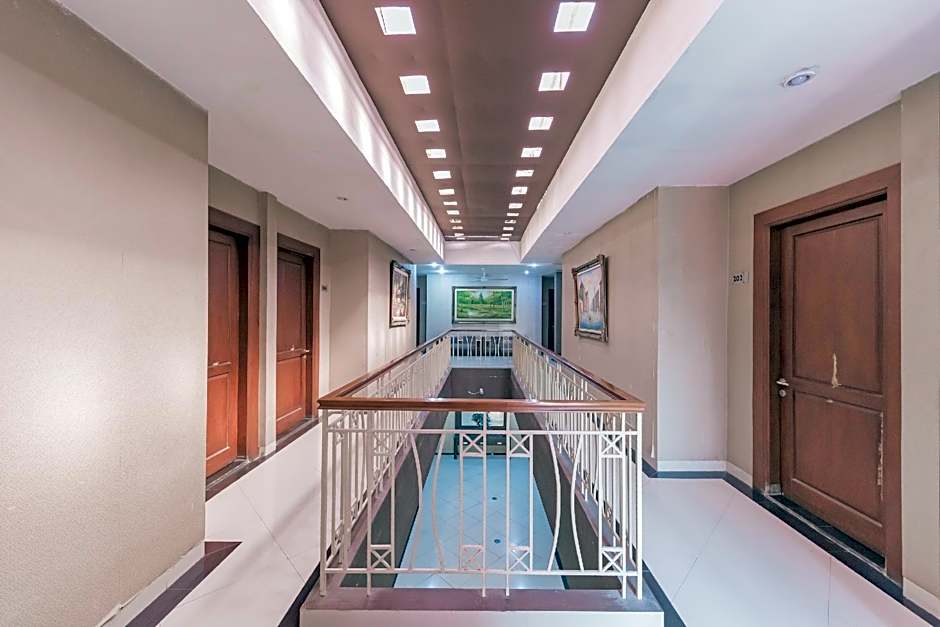 RedDoorz @ La Mega near Pasar Pagi Cirebon