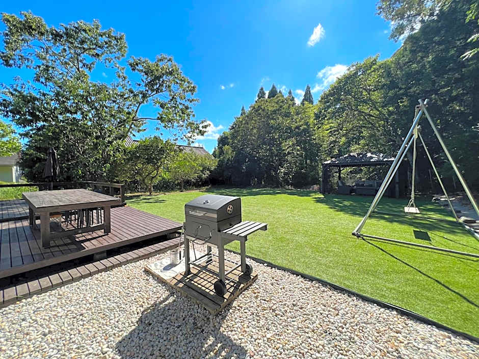 森の香りに包まれたプライベート空間でマイデバイスイマーシブ体験を堪能できる贅沢--BlueFlow KATSUURA