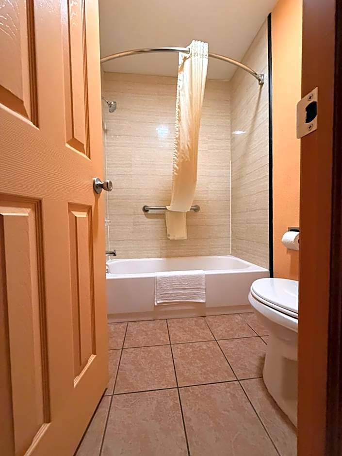 BLUE SKY INN Glens Falls-Saratoga-Lake George