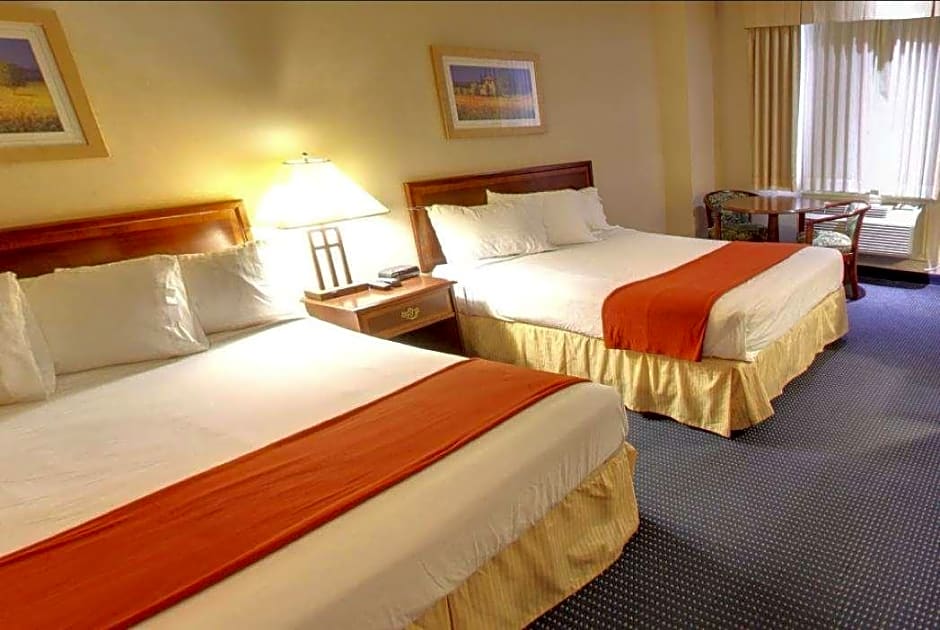 Photo 1 of 1 of 2 Queen Beds Suite