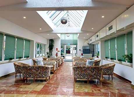 Hotel Pause - Free WiFi & Free Parking!!