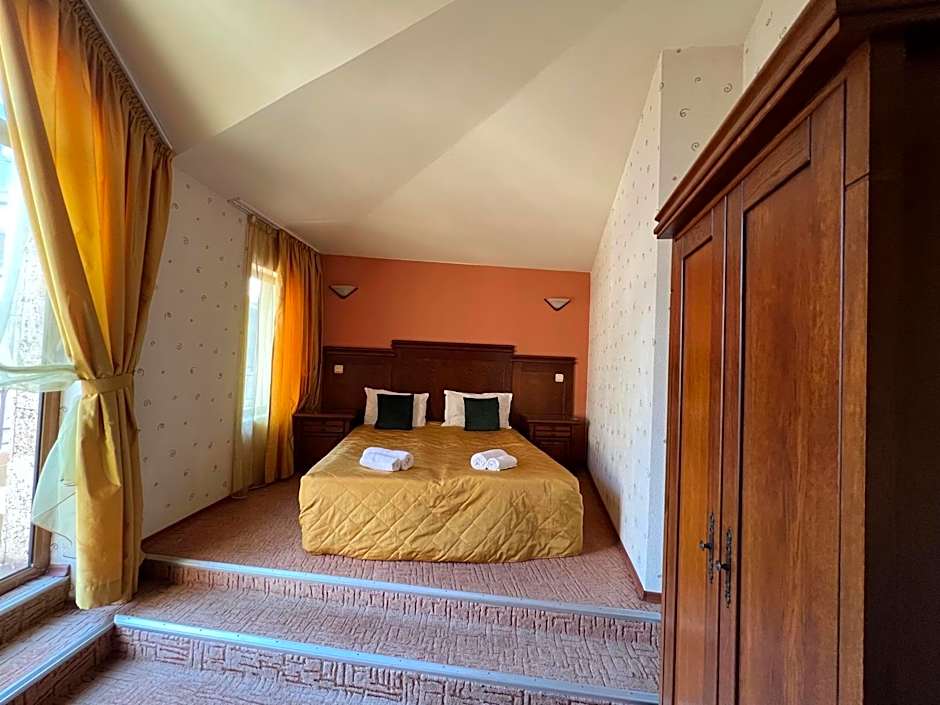 HOTEL BOLYARI