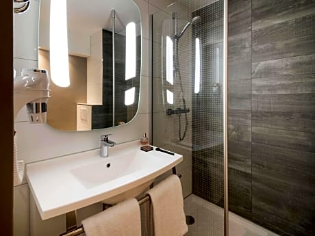 Standard Room with Two Single Beds