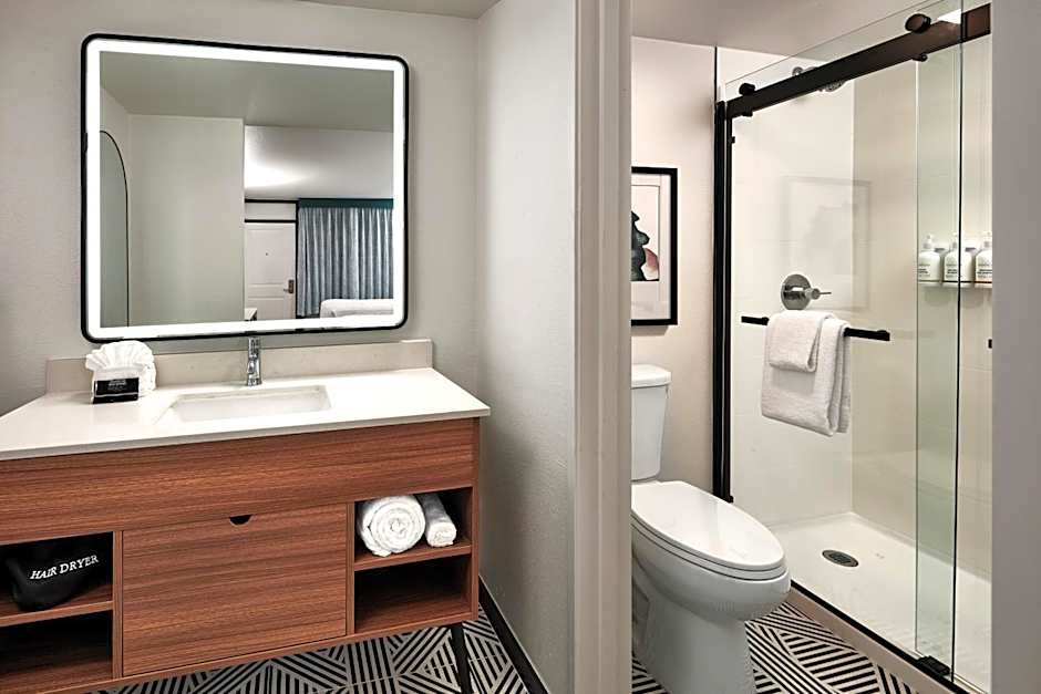 La Quinta Inn & Suites by Wyndham Thousand Oaks Newbury Park