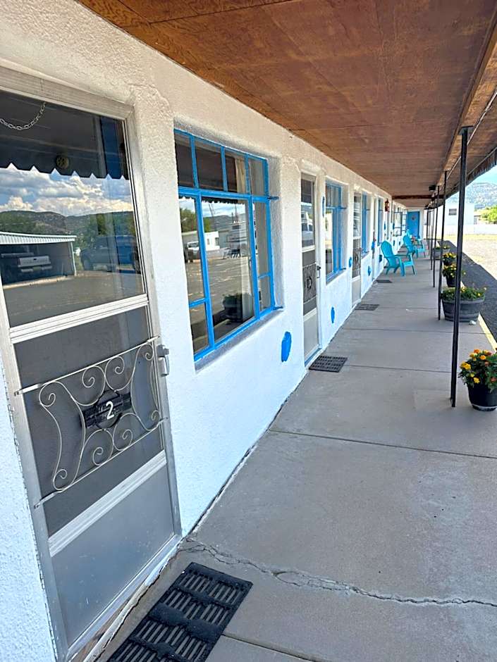 Maverick Motel