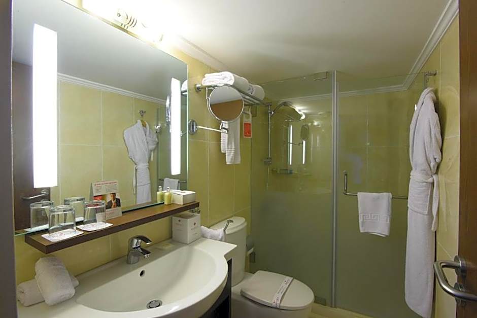 Photo 1 of 5 of Executive 1 Double Bed or 2 Beds