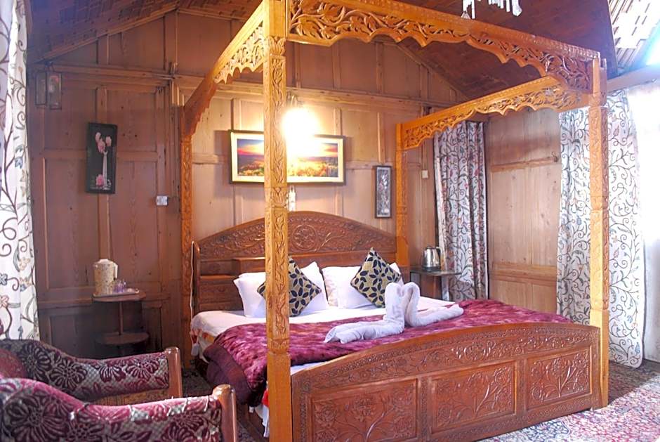 Young Shahzada Group of Houseboats