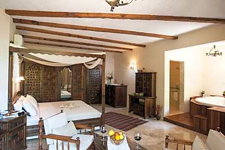 Deluxe Double Room with Private Garden & Jacuzzi