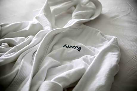 1 King Hearing Accessible