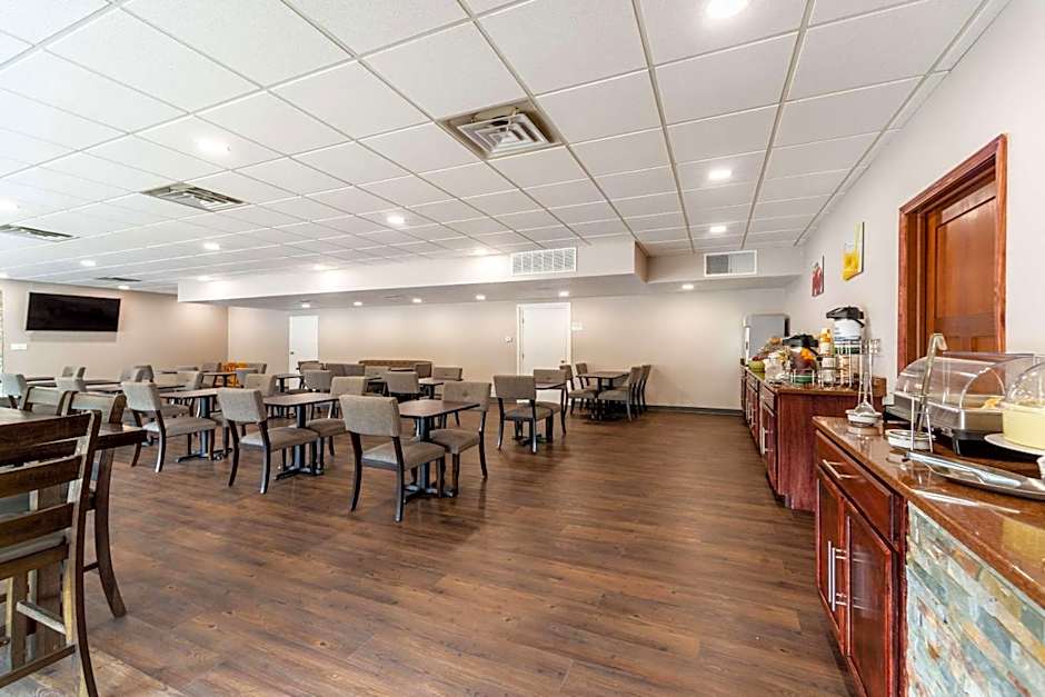 Quality Inn & Suites Vandalia near I-70 and Hwy 51