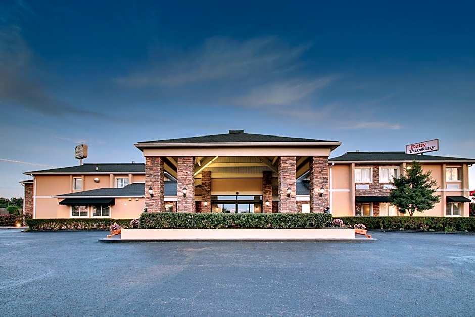 Greenfield Inn & Suites Elizabethtown, KY I65 Exit 94