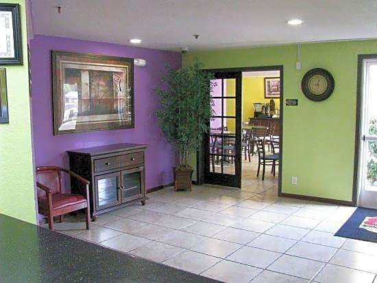 Super 8 by Wyndham Sacramento