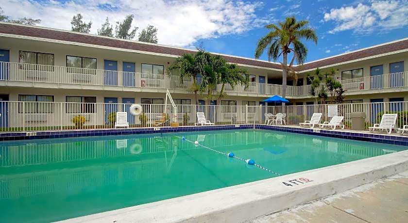 Motel 6 Dania Beach, FL