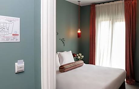 Queen Room with Garden View