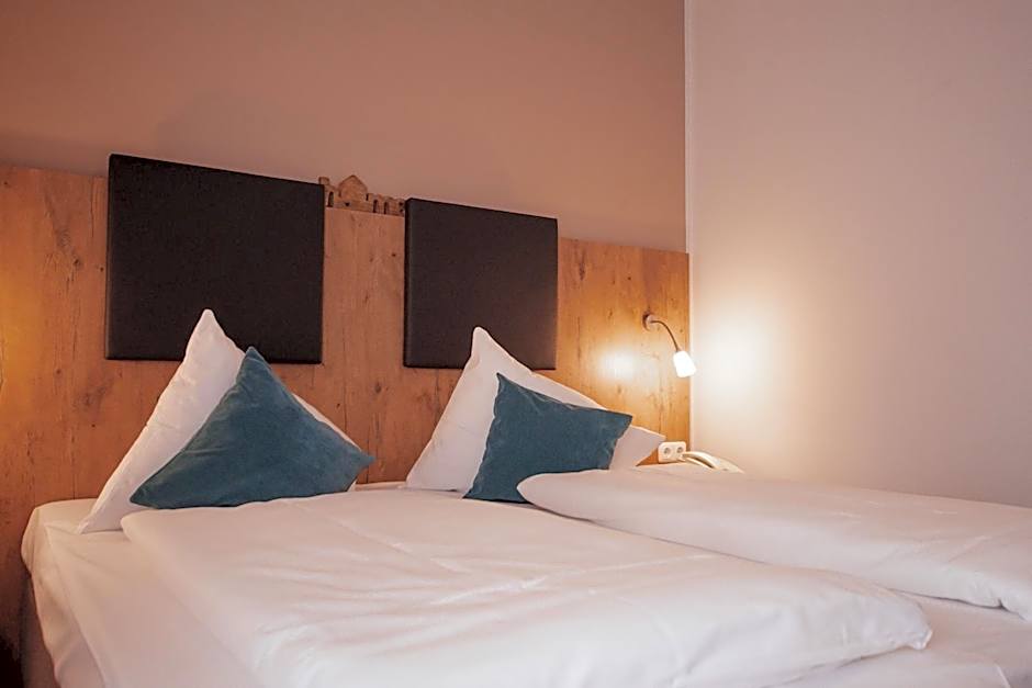 Hotel am Hachinger Bach by Blattl