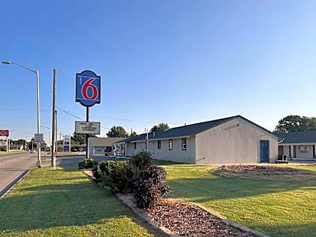 Motel 6 Ponca City, OK