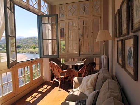 Suite (2 connected rooms)