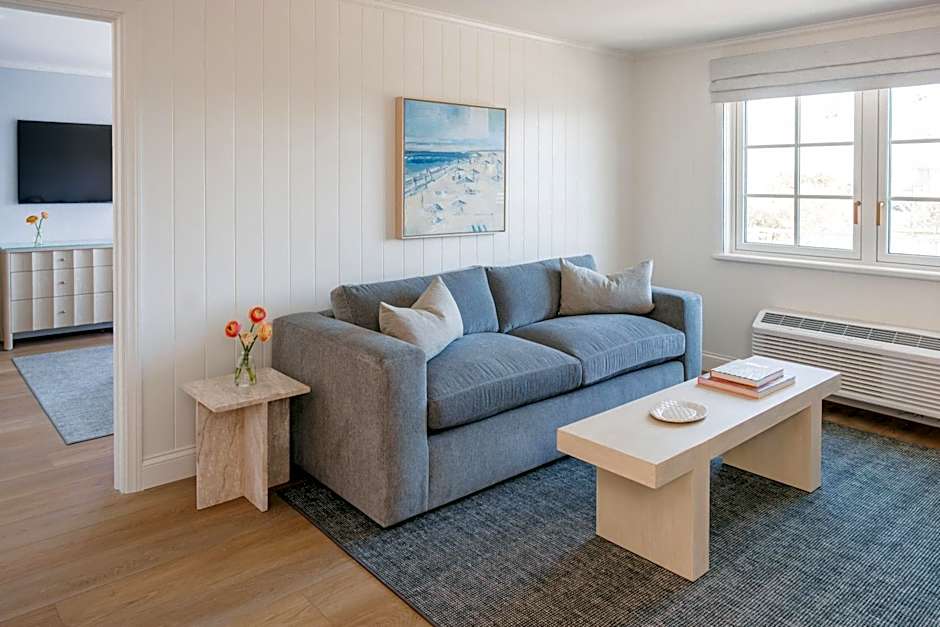 Bay Shores Peninsula Hotel