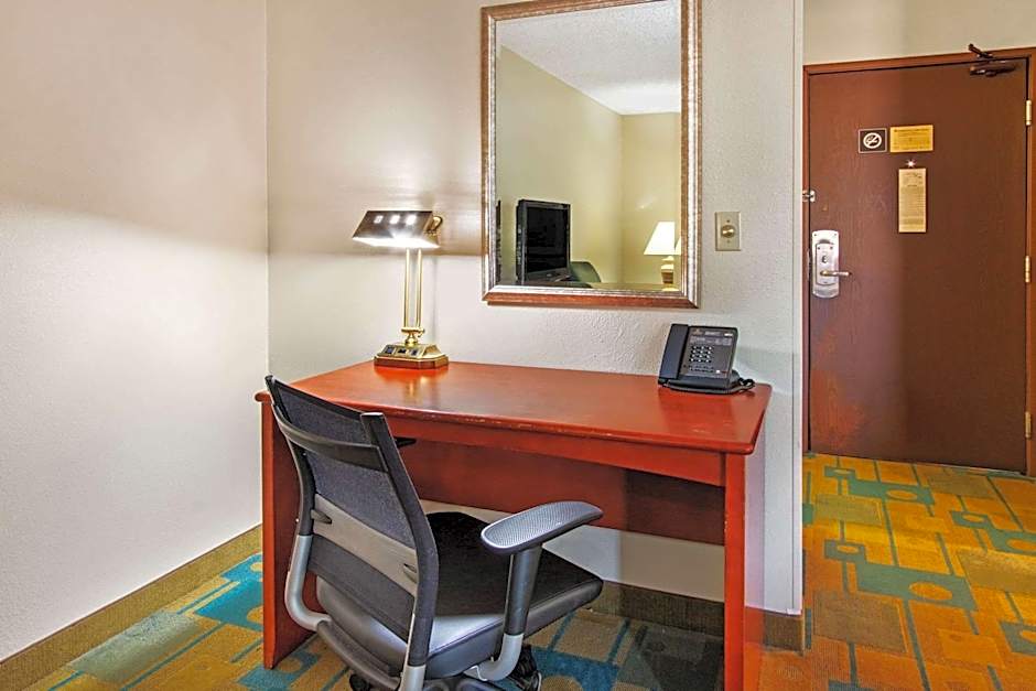 La Quinta Inn & Suites by Wyndham Albuquerque Journal Ctr Nw