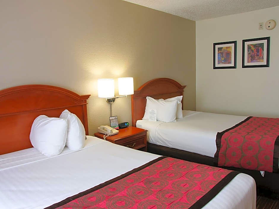 Baymont by Wyndham Louisville East