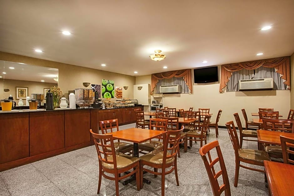 La Quinta Inn by Wyndham Queens (New York City)