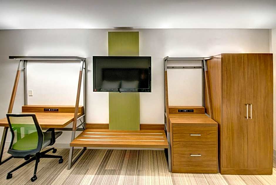 Holiday Inn Express Woodbridge By IHG