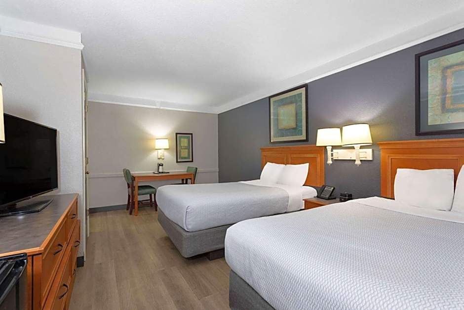 La Quinta Inn & Suites by Wyndham Pensacola