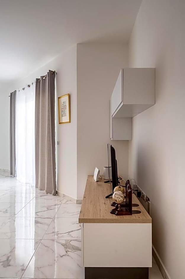 Msida Central Suites - EMMNIC Court