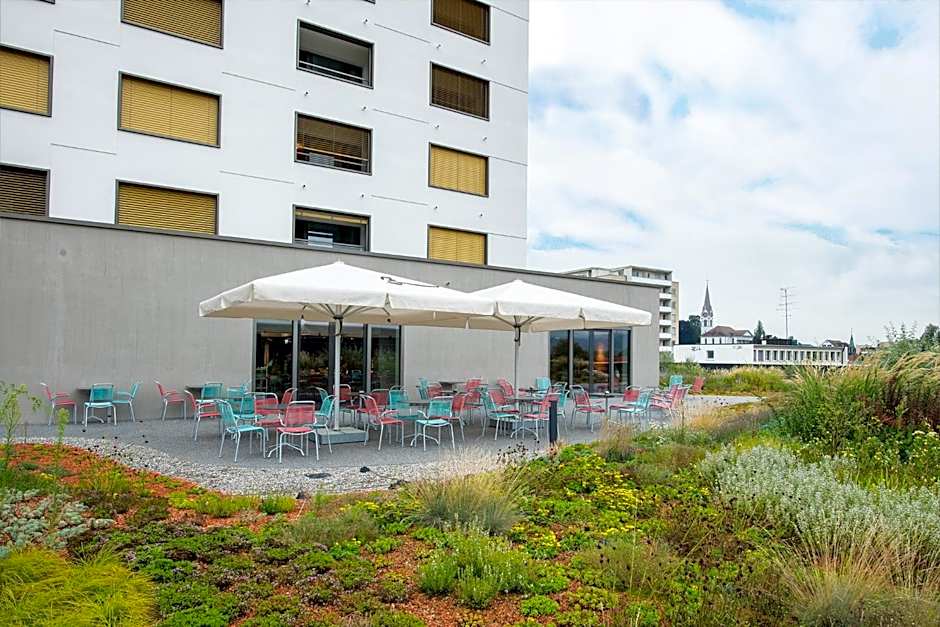 HOTEL illuster - Urban & Local