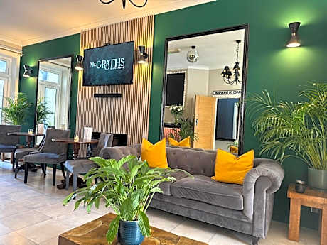 McGraths Hotel & Public Bar