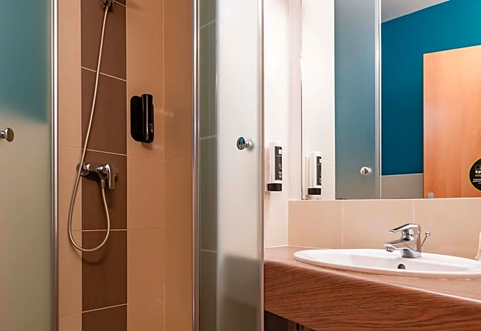 B&B HOTEL Saint-Etienne Monthieu