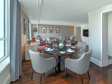 Opera King Suite with Club Access