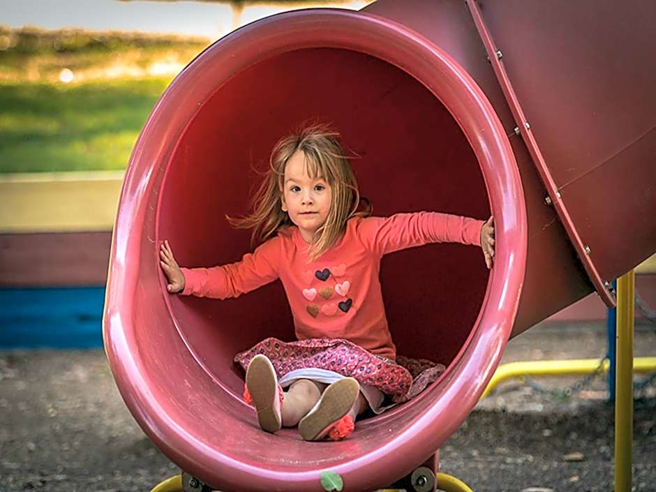 Discovery Parks - Bright