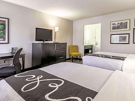 Double Room with Two Double Beds - Disability Access