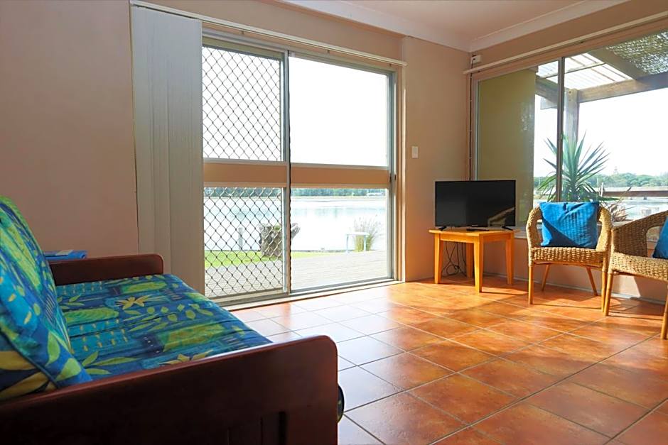 Lake Edge Apartments