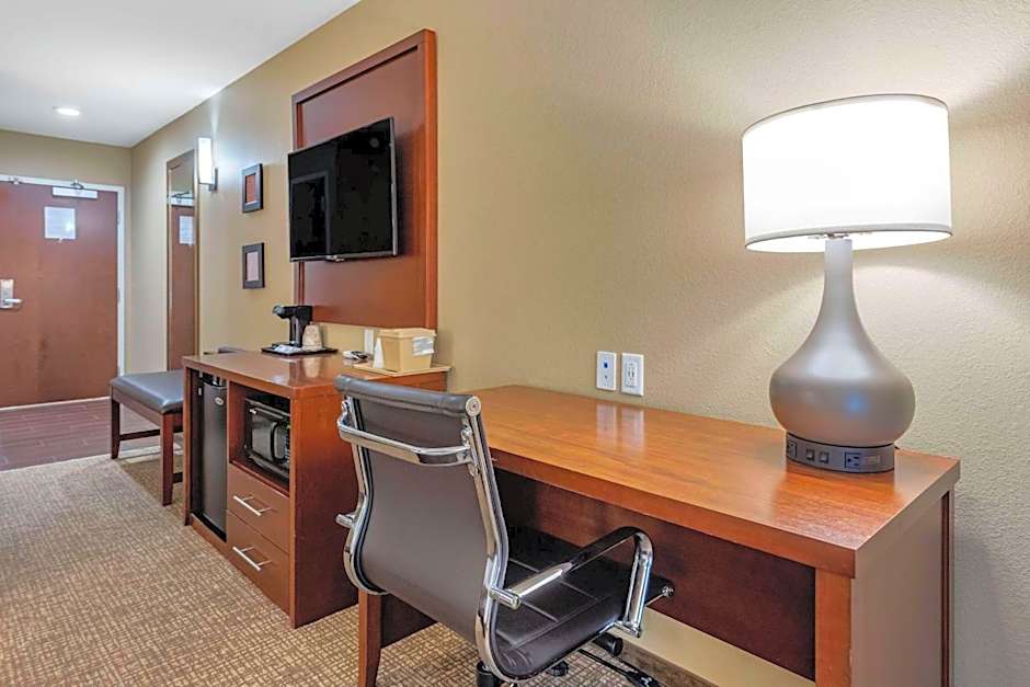 Comfort Inn & Suites Pittsburgh