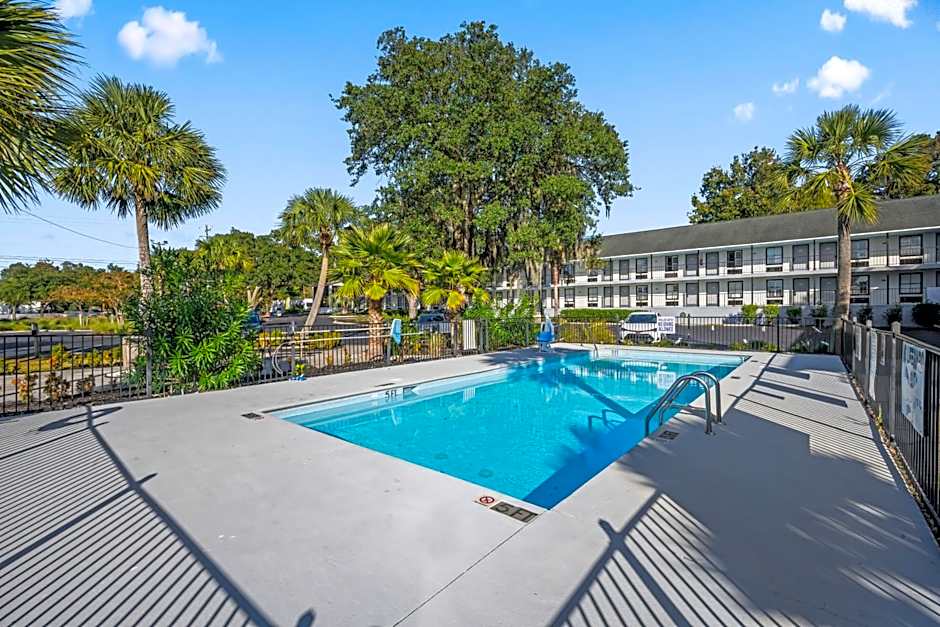 Charleston Creekside Inn