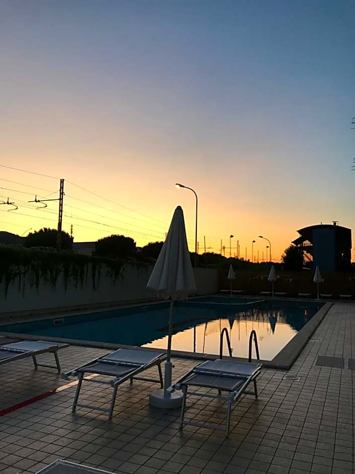 HOTEL ROYAL