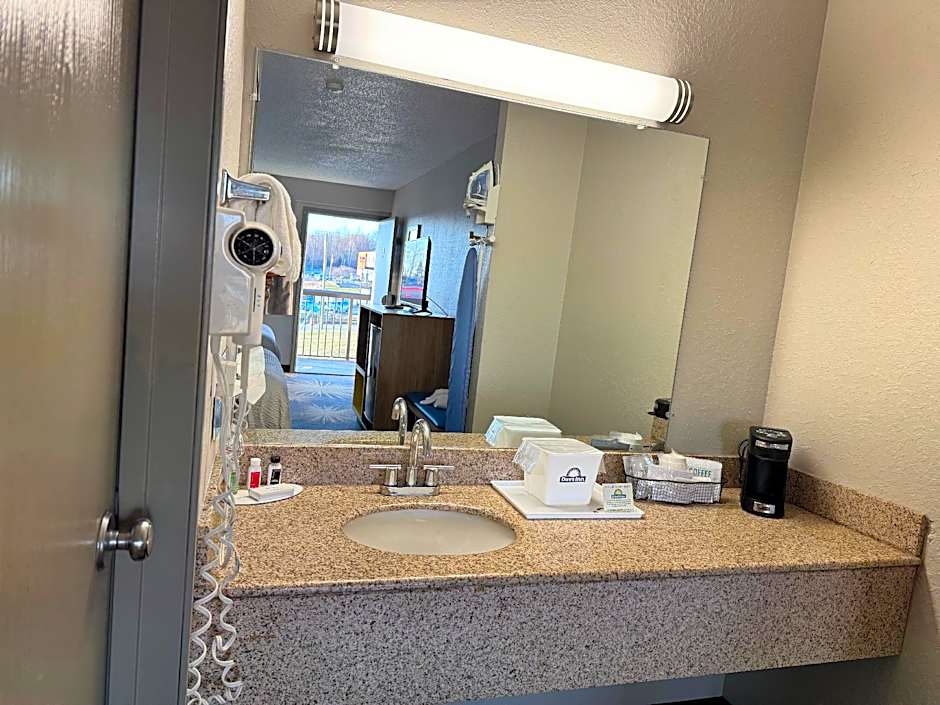 Days Inn by Wyndham Cloverdale Greencastle