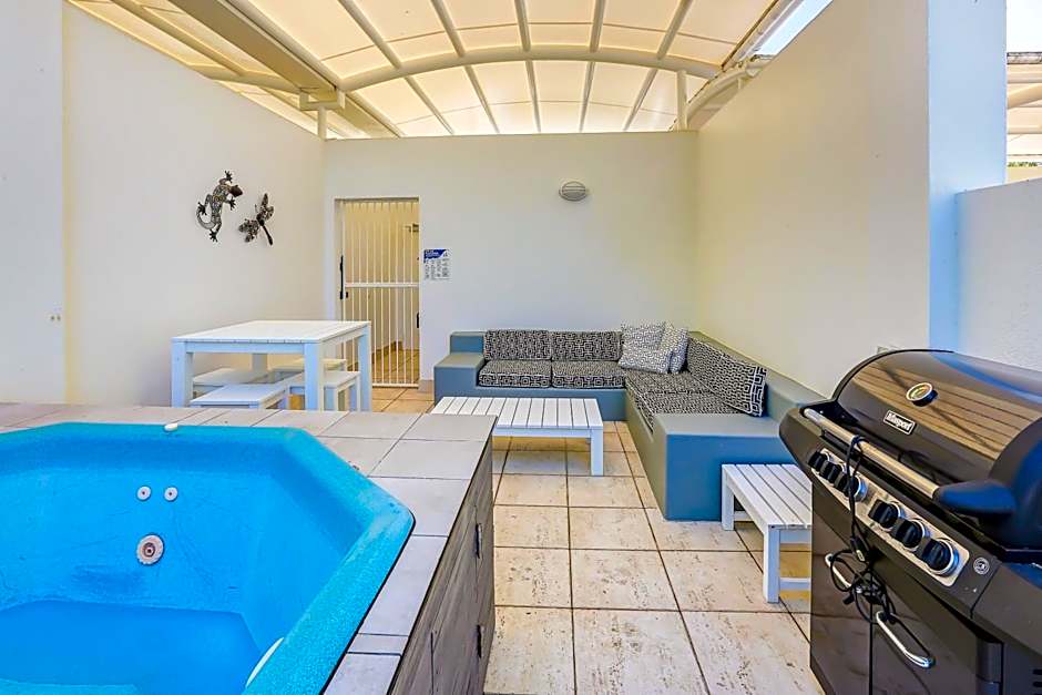 Elysium Private Apartments at Beach Club & Spa